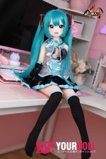 MOZU  小音  85cm 小胸 6kg 肌色＆瞳色＆ウィッグ＆メイク＆衣装（COS服）は画像と同じ  ビニールヘッド+TPEボディ 可愛いラブドール - 画像 (2)